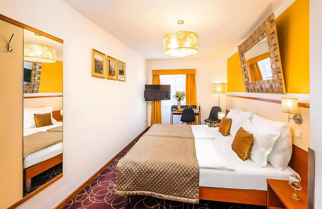 Bellevue Hotel Cesky Krumlov-1