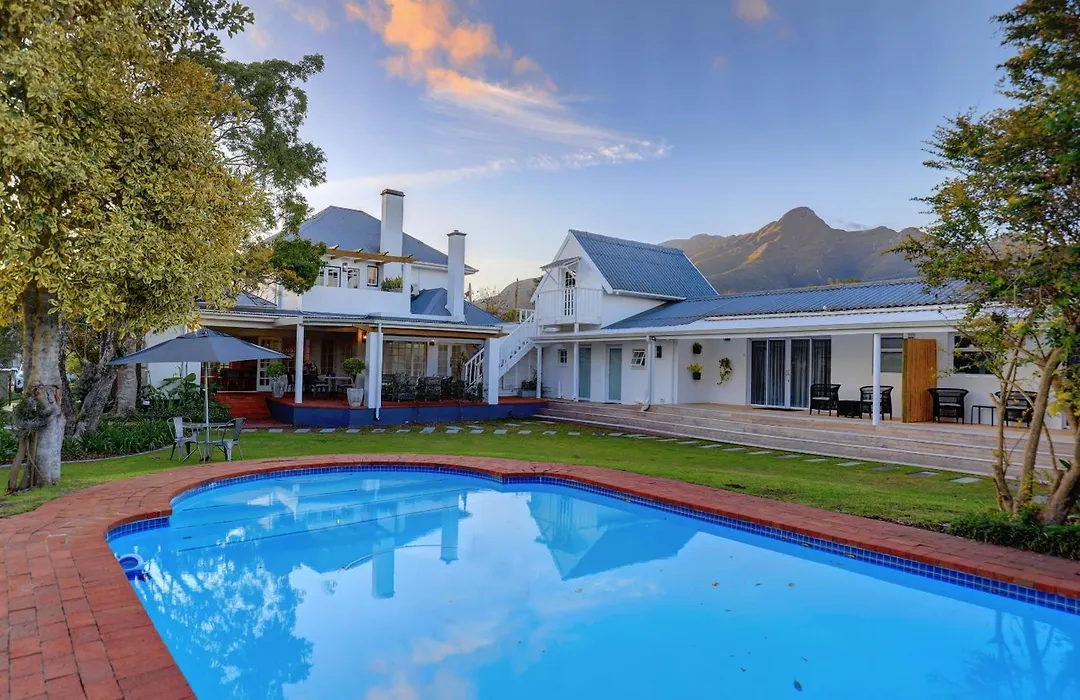 Whispering Oaks Guest House-1
