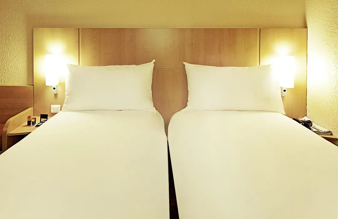 Ibis London Luton Airport-1