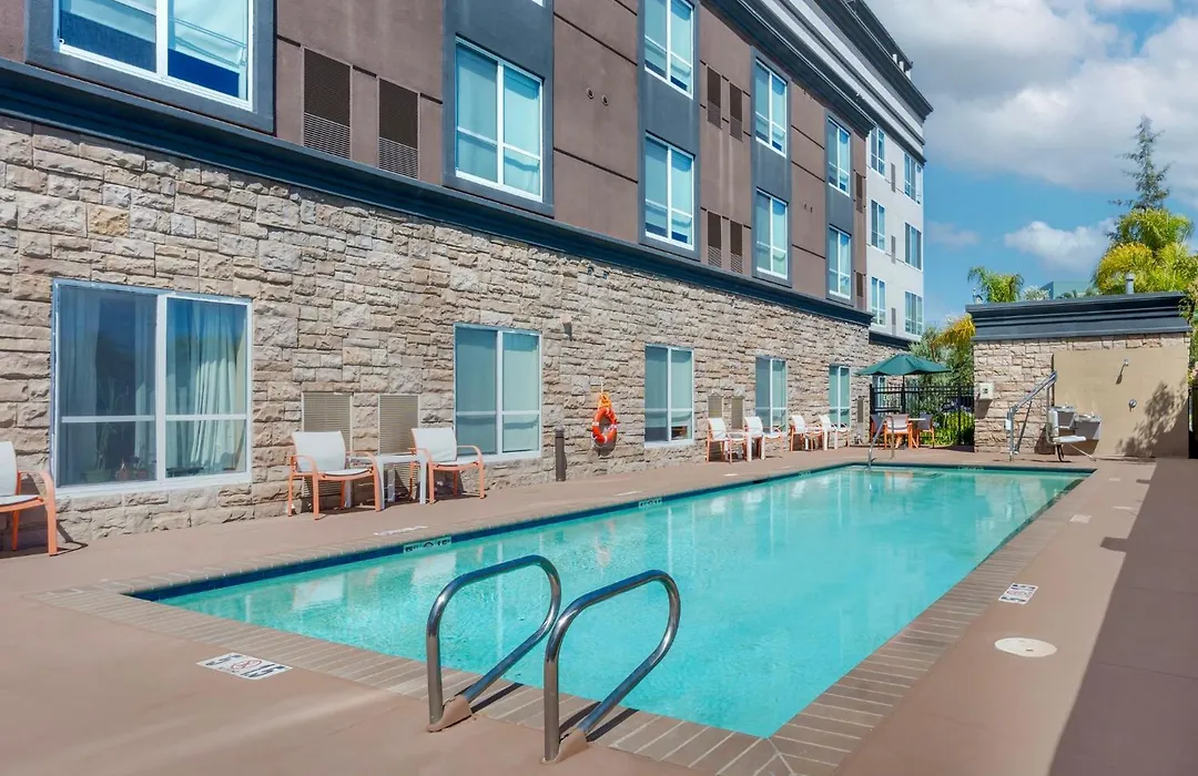 Holiday Inn & Suites Oakland - Airport By Ihg-1