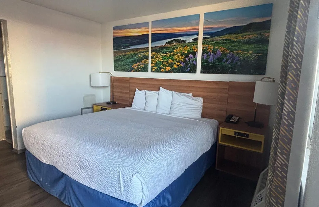 Days Inn & Suites By Wyndham Needles-1