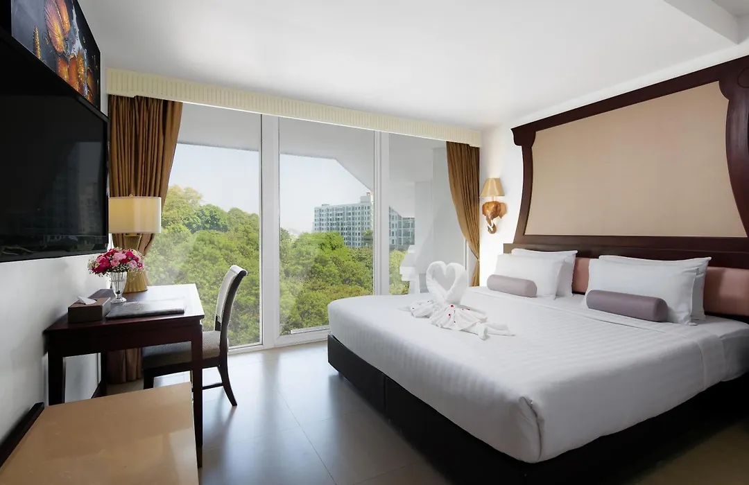 Aiyara Grand Hotel-1