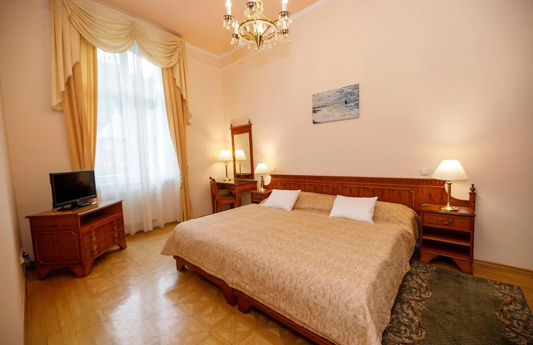 Bristol Kralovska Vila-1