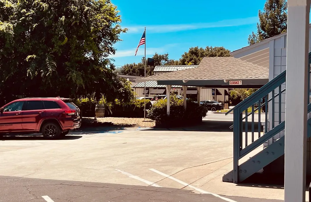Vino Inn & Suites-1