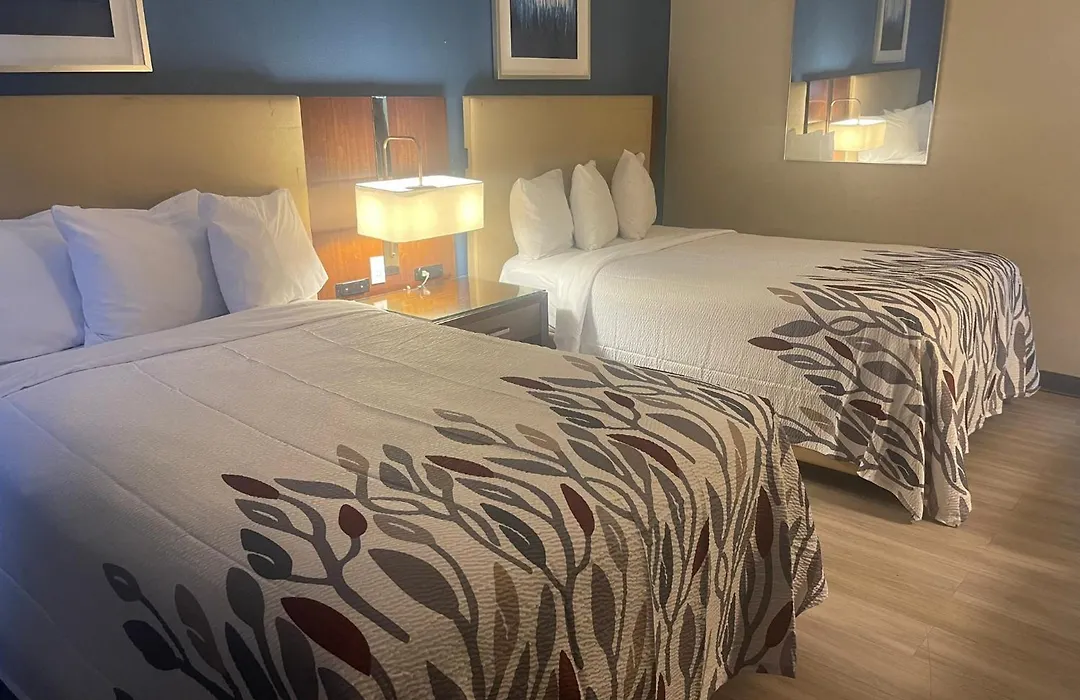 Red Roof Inn & Suites Hinesville-1