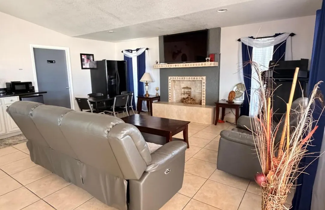 Royal Inn Pearsall-1