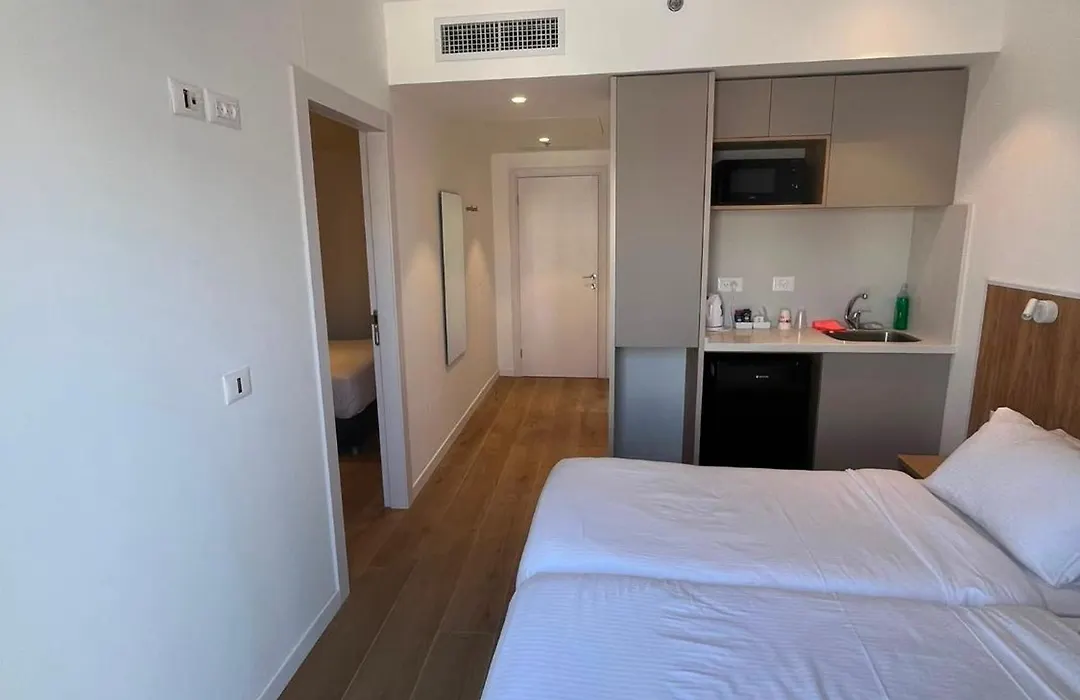 Motel Aviv-1