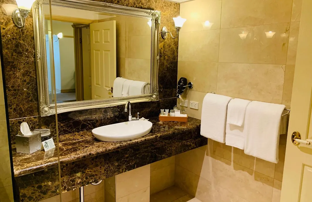 Royal Albert Hotel-1