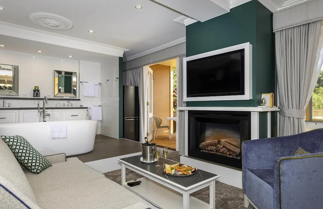 Grand Mercure Basildene Manor-1
