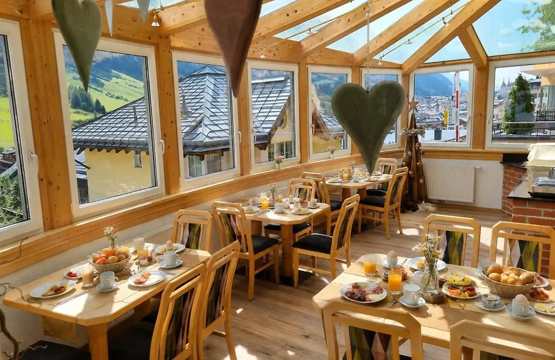 Hotel Garni Corinna-1