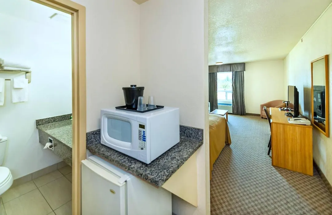 Rodeway Inn-1