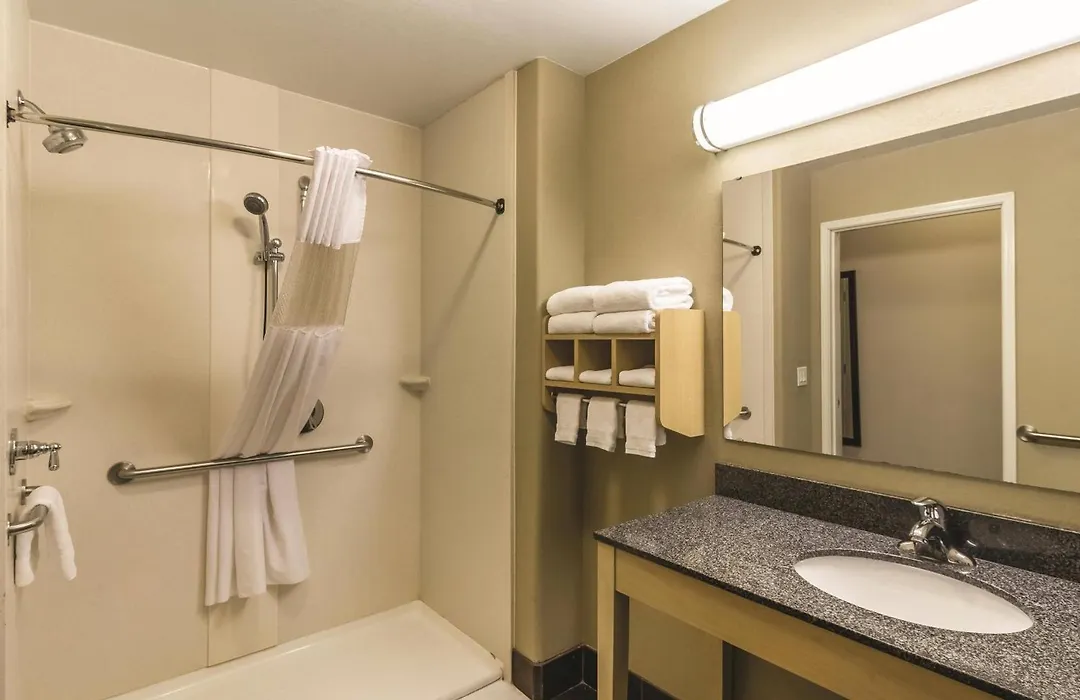 La Quinta By Wyndham Fargo-Medical Center-1