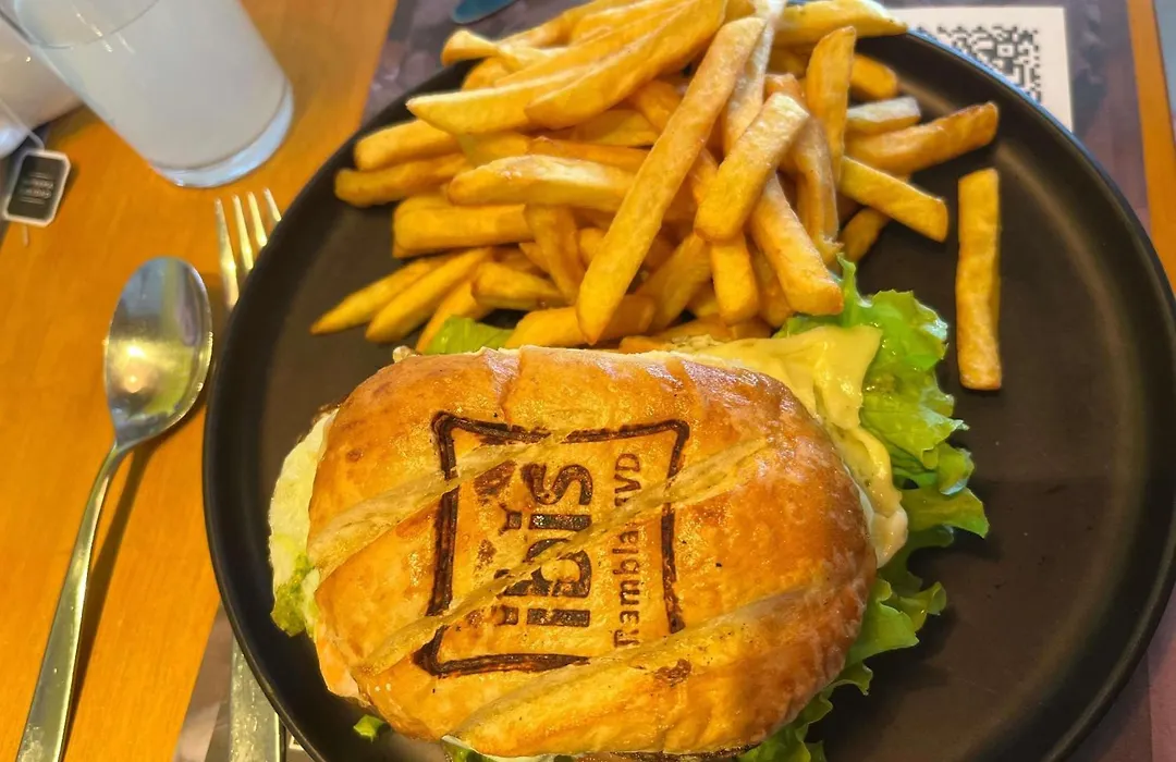 ibis Montevideo Rambla-1