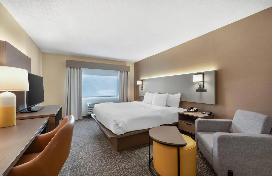 Comfort Inn & Suites Butler-1