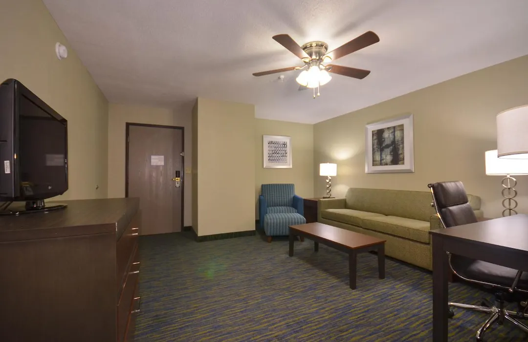 Holiday Inn Express & Suites Fayetteville University Of Arkansas Area By Ihg-1