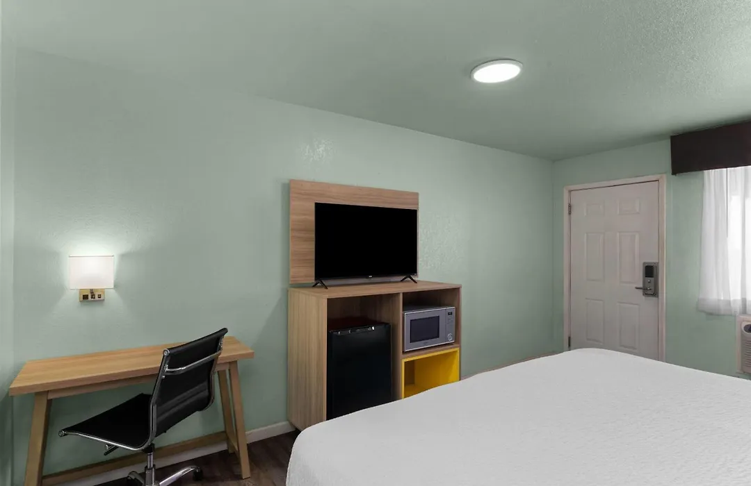 Days Inn By Wyndham Pratt-1
