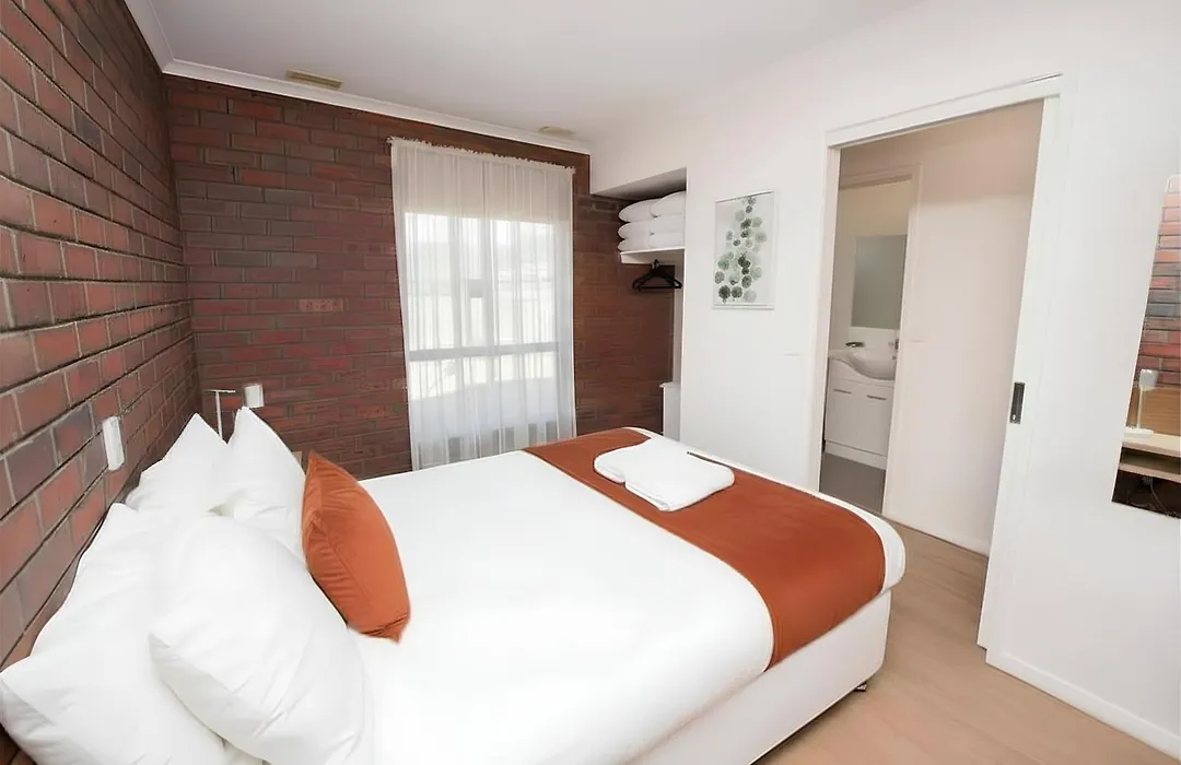 Jacaranda Apartments-1