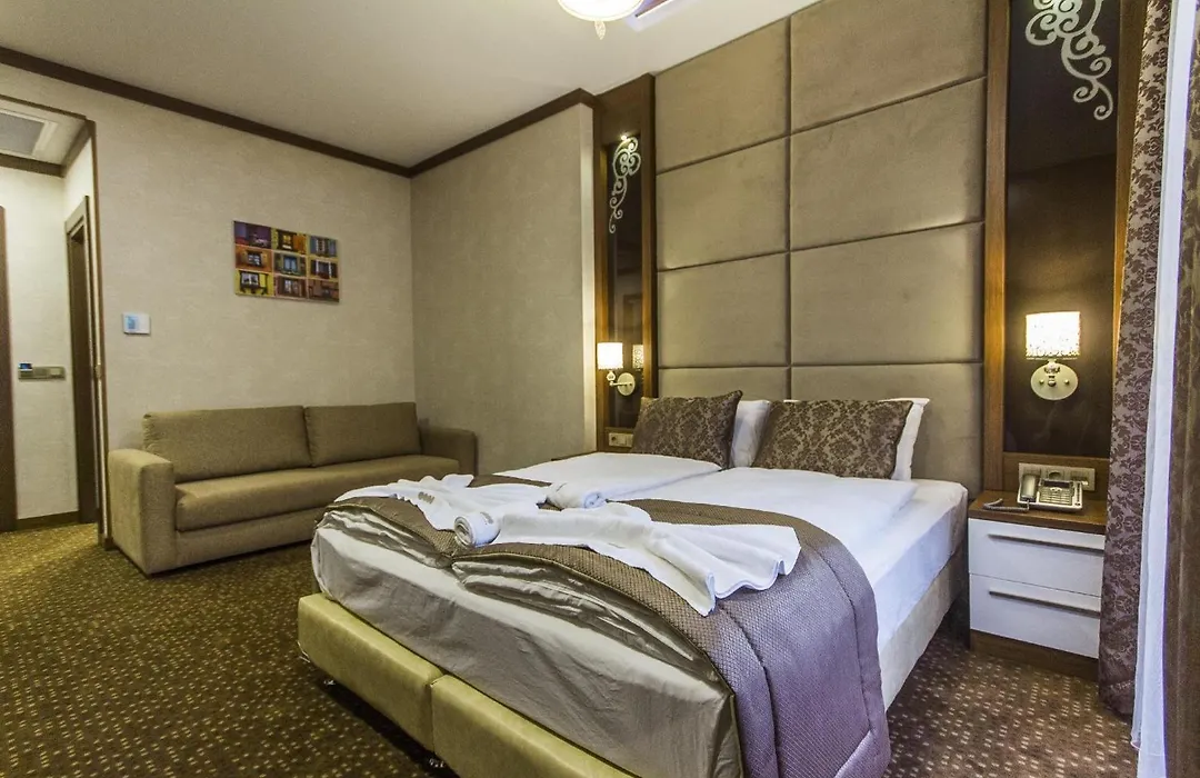 La Pazza Suites-1