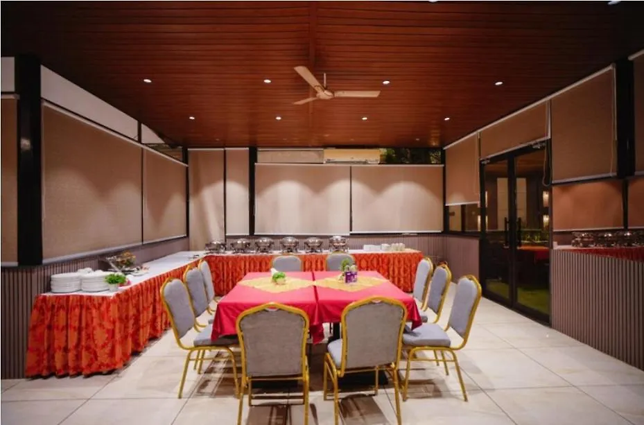 Hotel Haris Court Lajpat Nagar-1