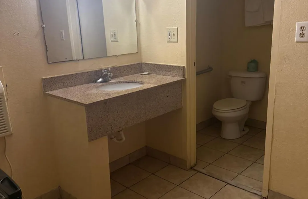 Diamond Inn & Suites-1