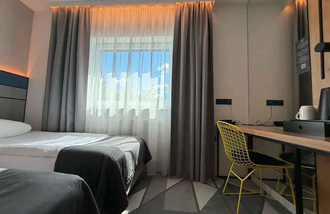 Air Hotel-1