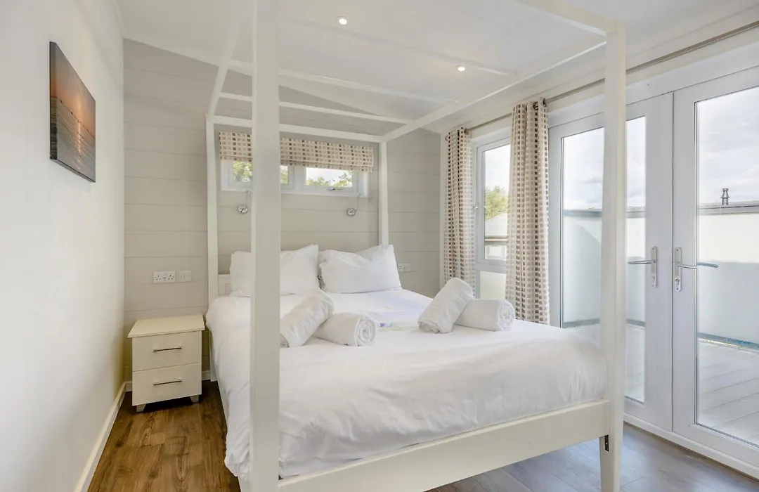 Woodside Bay Lodge Retreat-1