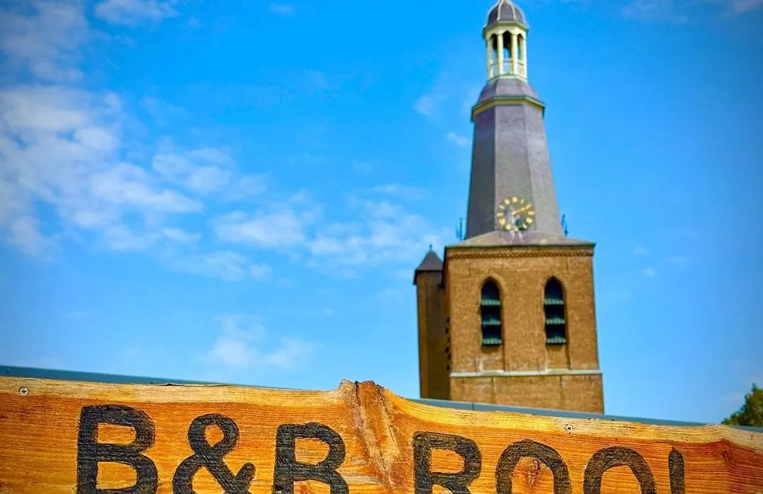 Rooi Bij de Knoptoren B&B-1