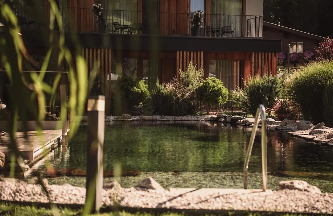 Wellness und Brunch Hotel MorgenZeit beheizter Naturteich Genuss Frühstück bis 13 Uhr Hochkönig Sommercard-1