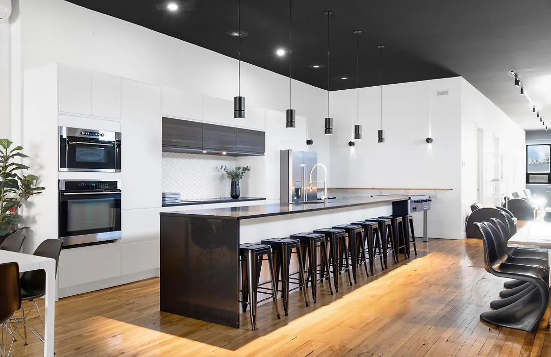 Liv Mtl Plaza Two Massive 3,000 Sq Ft Luxury Penthouses Near Downtown Montreal-1