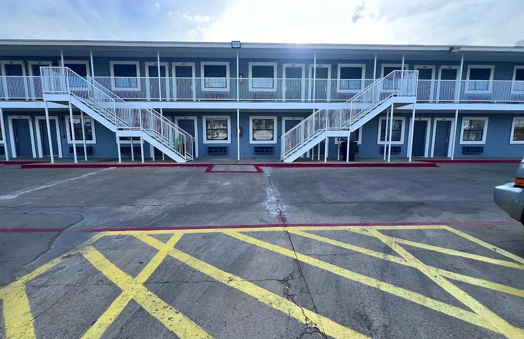 Hwy 59 Motel Laredo Medical Center-1