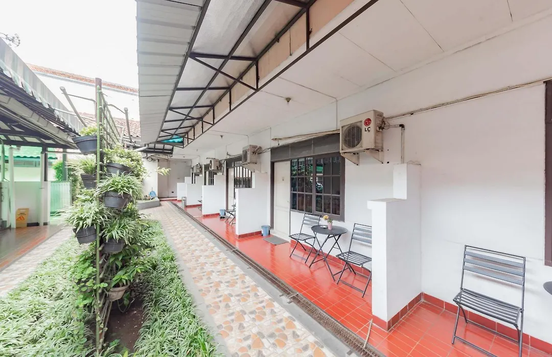 Urbanview Hotel Pondok Kurnia near Buah Batu by RedDoorz-1