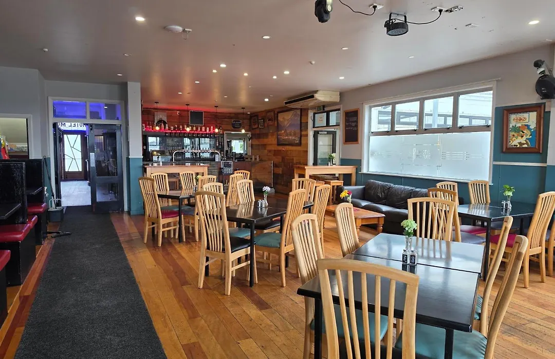 Hotel Motueka - Some Weekends May Have Loud Live Music Playing-1