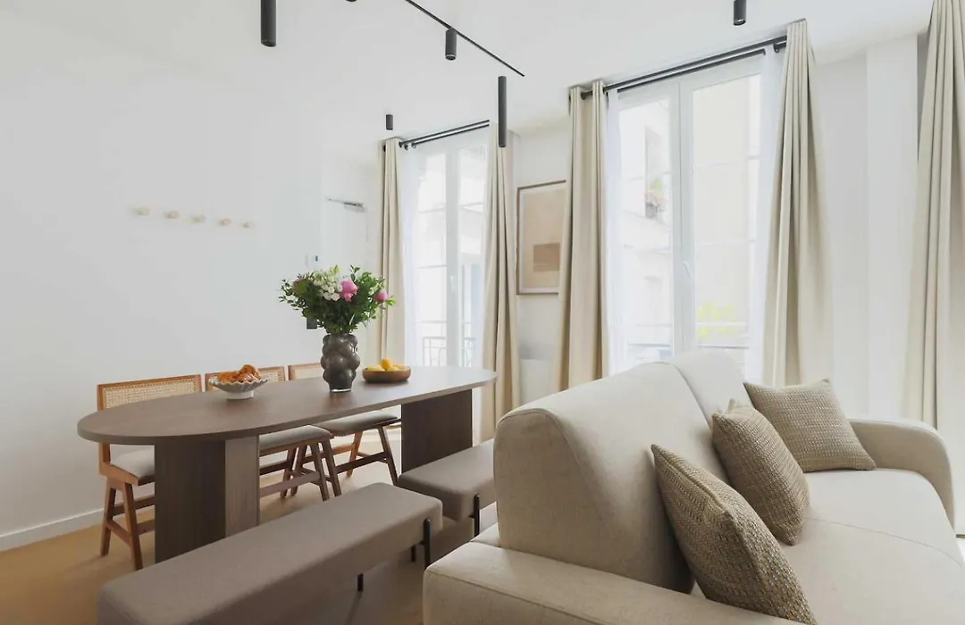 Wonderful Apartments In The Center Of Paris-1