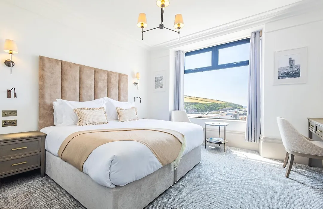 Falcon'S Nest Hotel-1