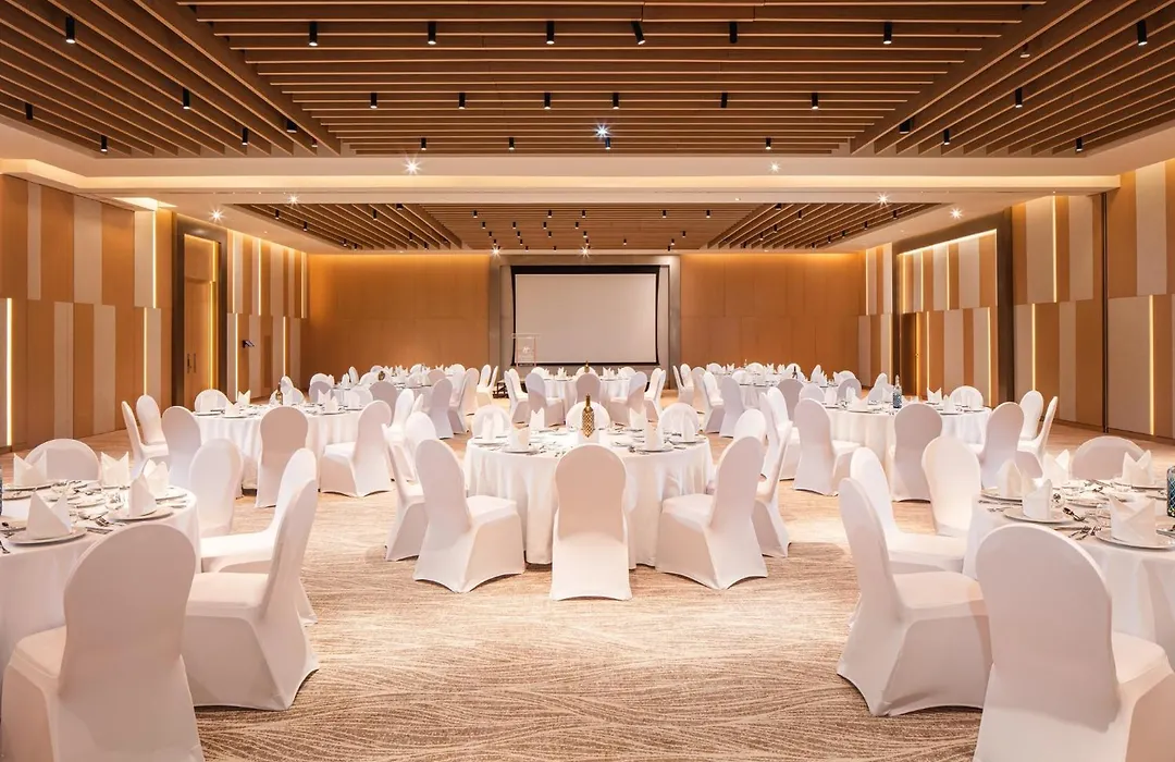 Holiday Inn & Suites - Dubai Science Park By Ihg-1