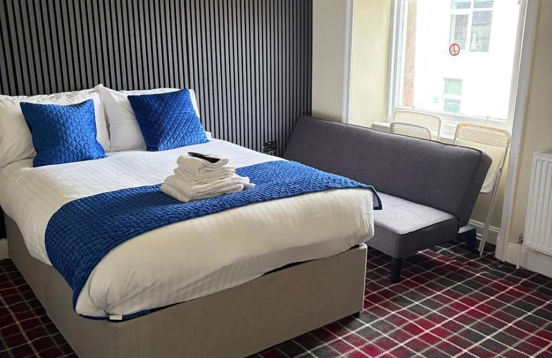 Homesly Guest Rooms, Comfortable En-Suite Guest Rooms With Free Parking And Self Check-In-1
