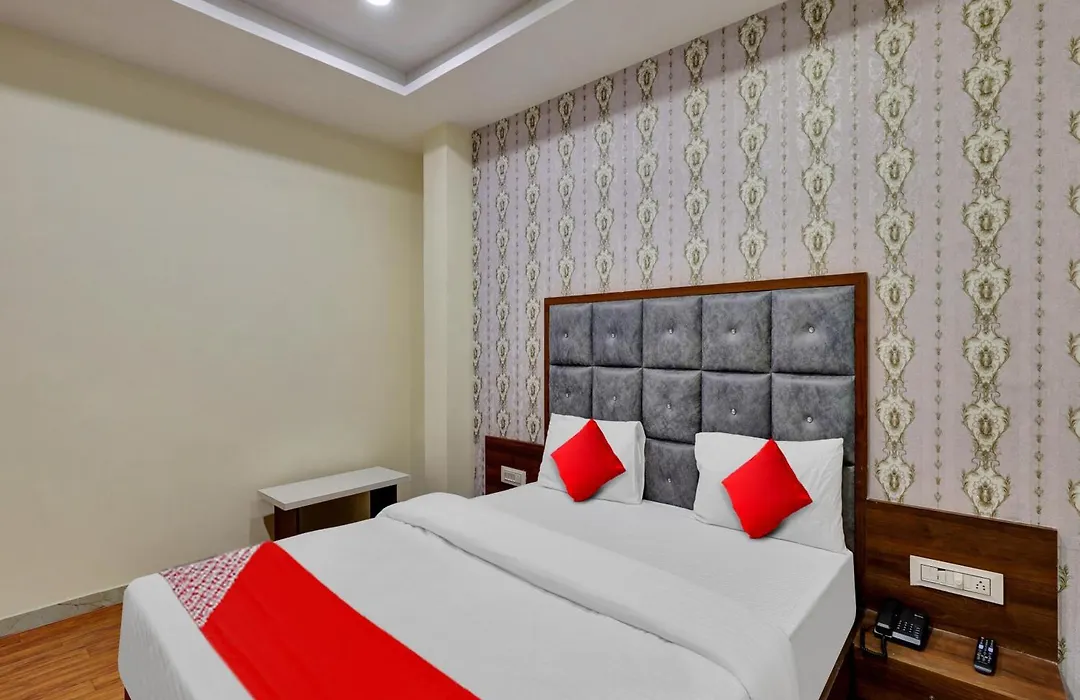 Hotel O Vr Inn Makar Pura Railway Station-1
