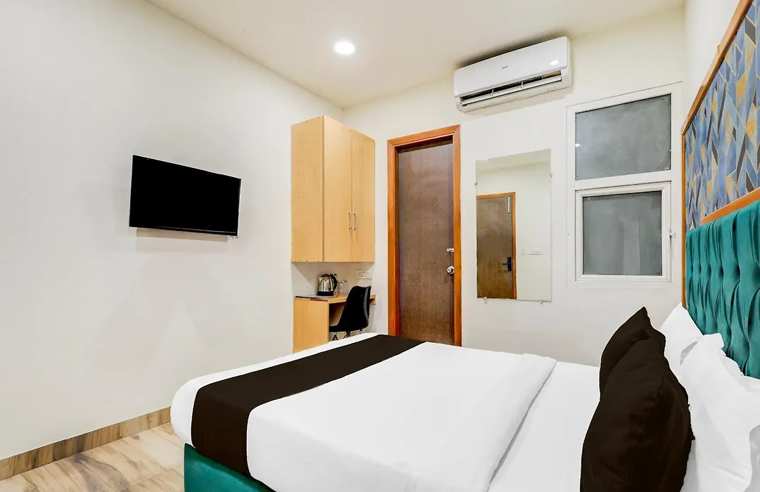 Townhouse Hotel Silver Saffron-1