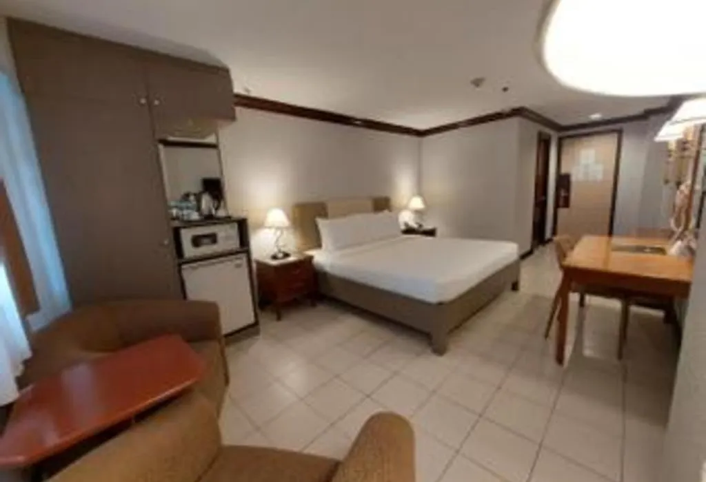 Las Palmas Hotel De Manila-1