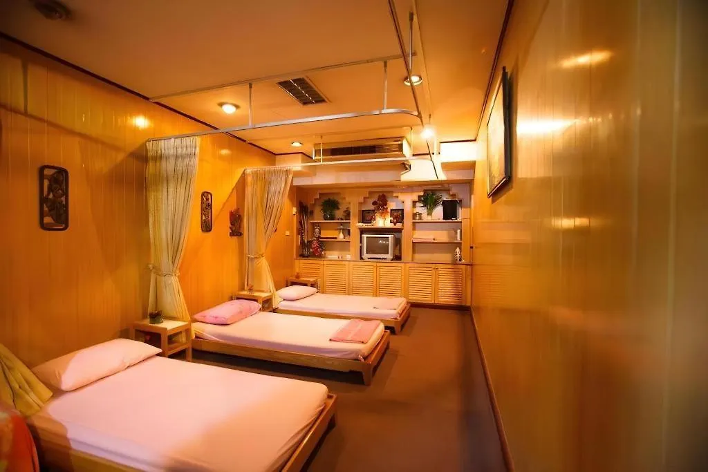 Nana Hotel Bangkok-1