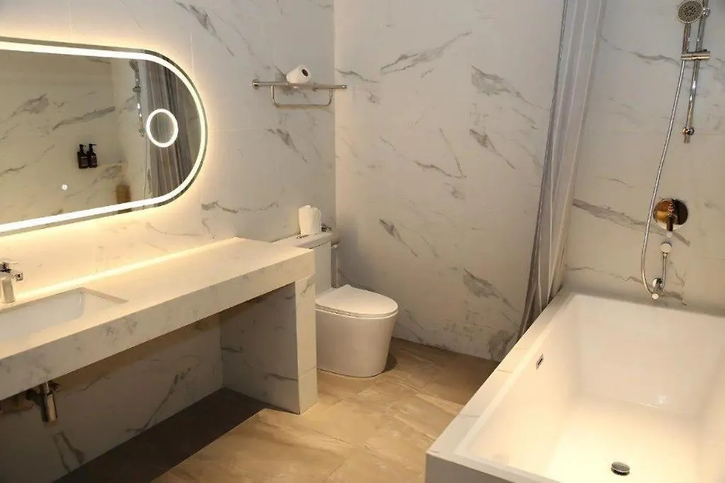J Hotel-1