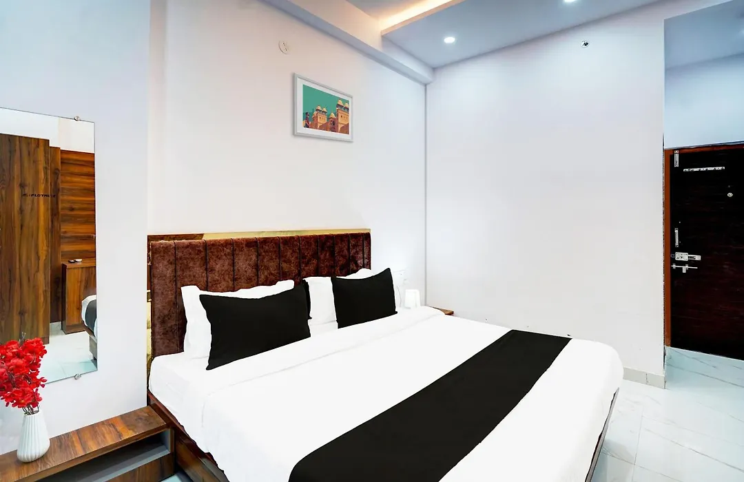 Hotel O Raj Gharana-1
