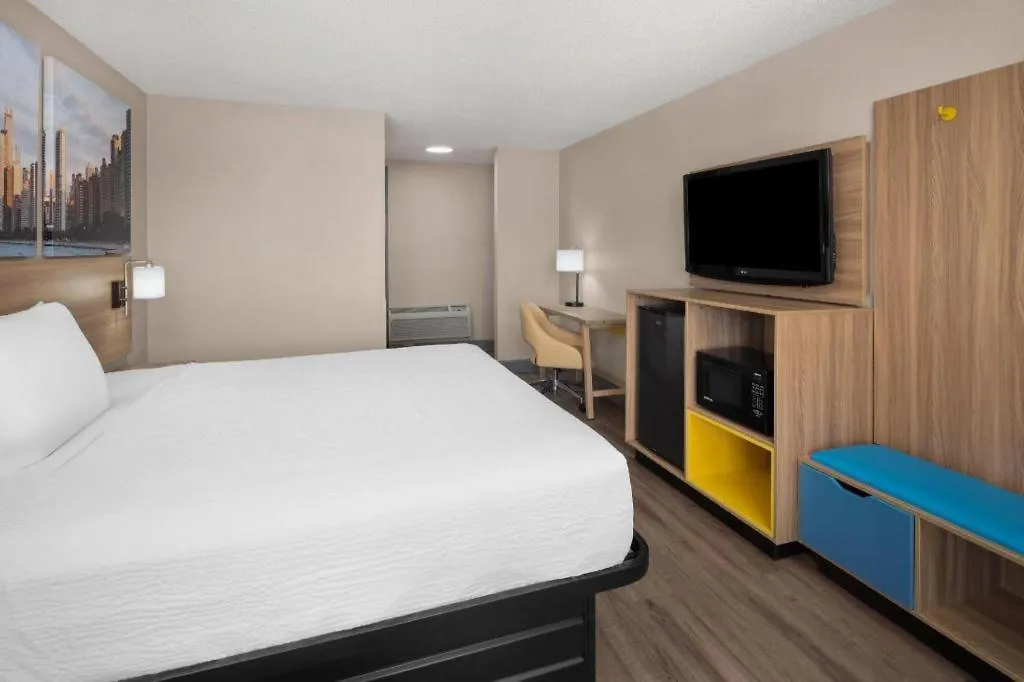 Days Inn By Wyndham St. Charles Il-1