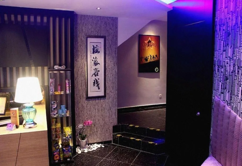Rock & Roll Hotel Klang-1