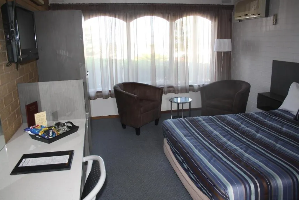 Raglan Motor Inn-1
