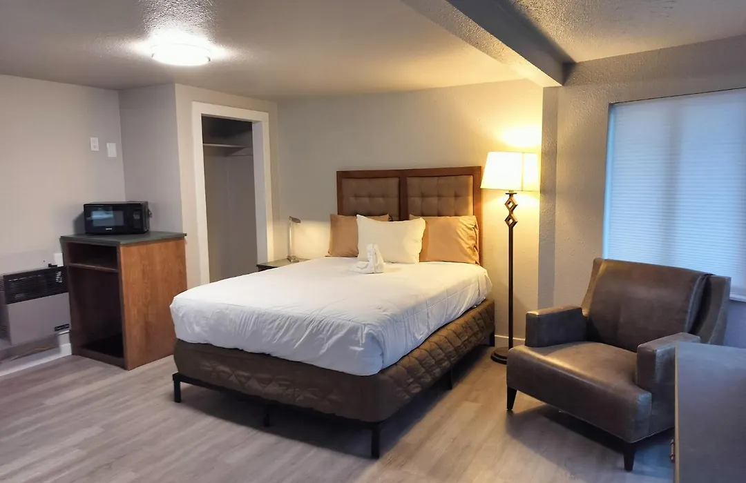 Longmont Lodge & Rv Park-1