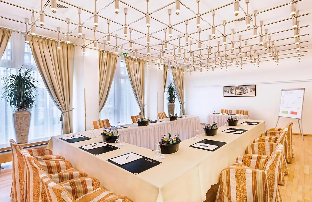 Best Western Premier Grand Hotel Russischer Hof-1