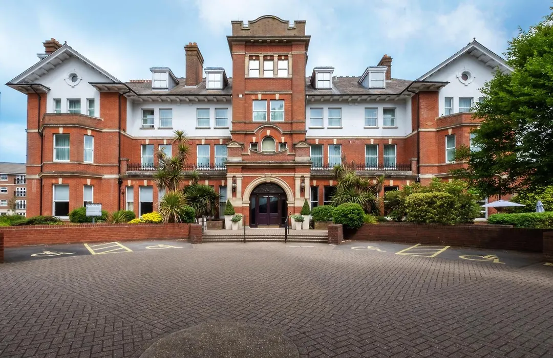 Holiday Inn Farnborough By Ihg-1