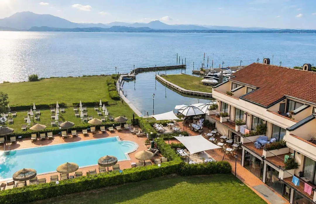 Yachting Hotel Mistral-1