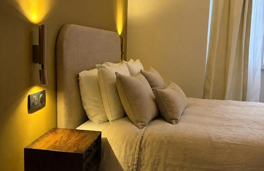 Hotel Foch-1